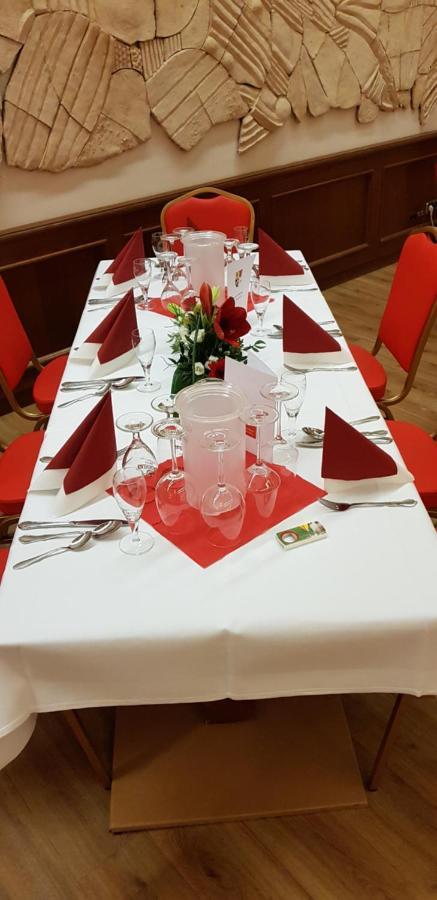 Hotel Drei Schwanen - Ristorante Due Fratelli Hohenstein-Ernstthal Extérieur photo