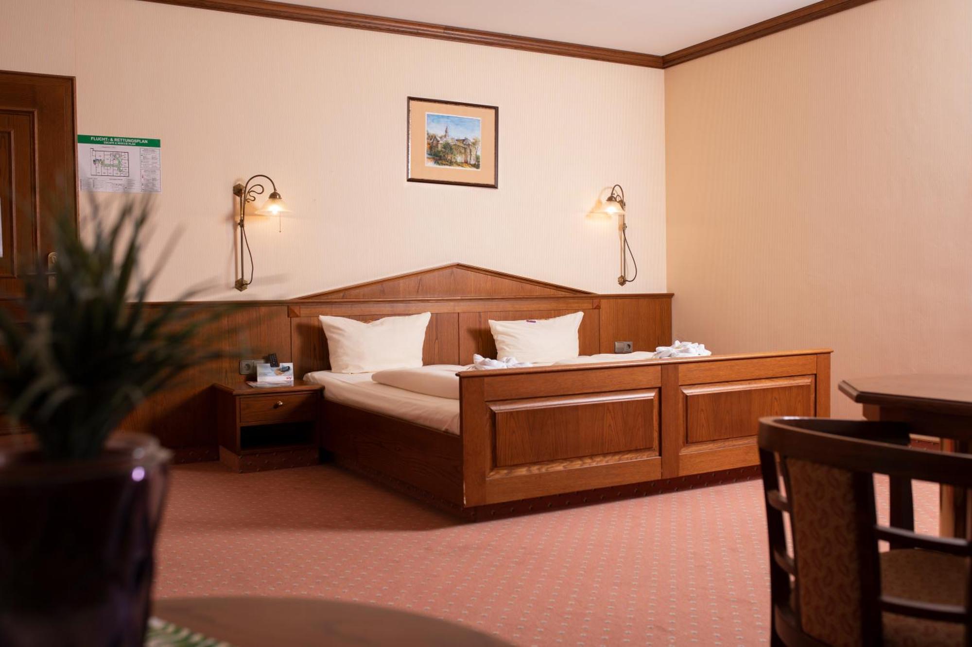 Hotel Drei Schwanen - Ristorante Due Fratelli Hohenstein-Ernstthal Extérieur photo