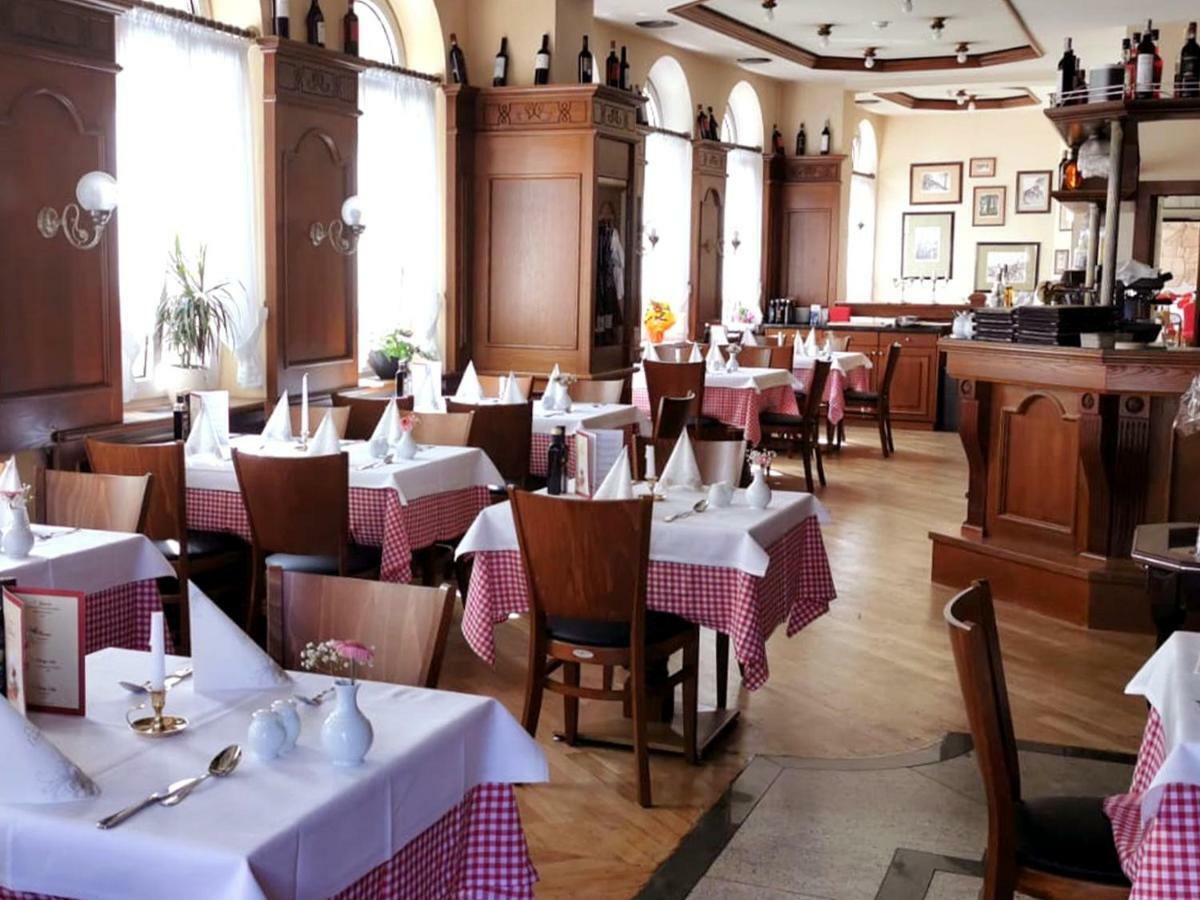 Hotel Drei Schwanen - Ristorante Due Fratelli Hohenstein-Ernstthal Extérieur photo